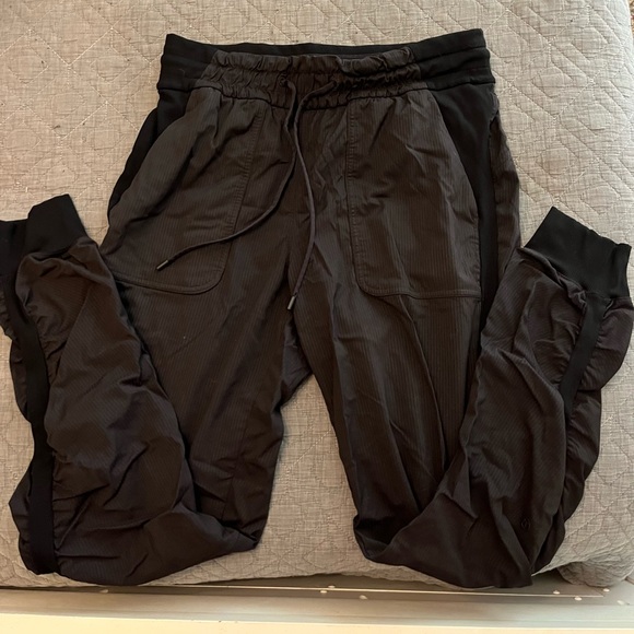 lululemon joggers - Picture 1 of 3